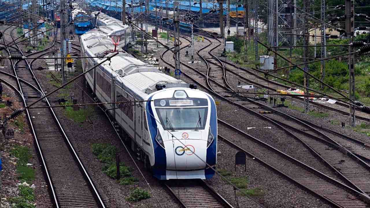 howrah puri vande bharat