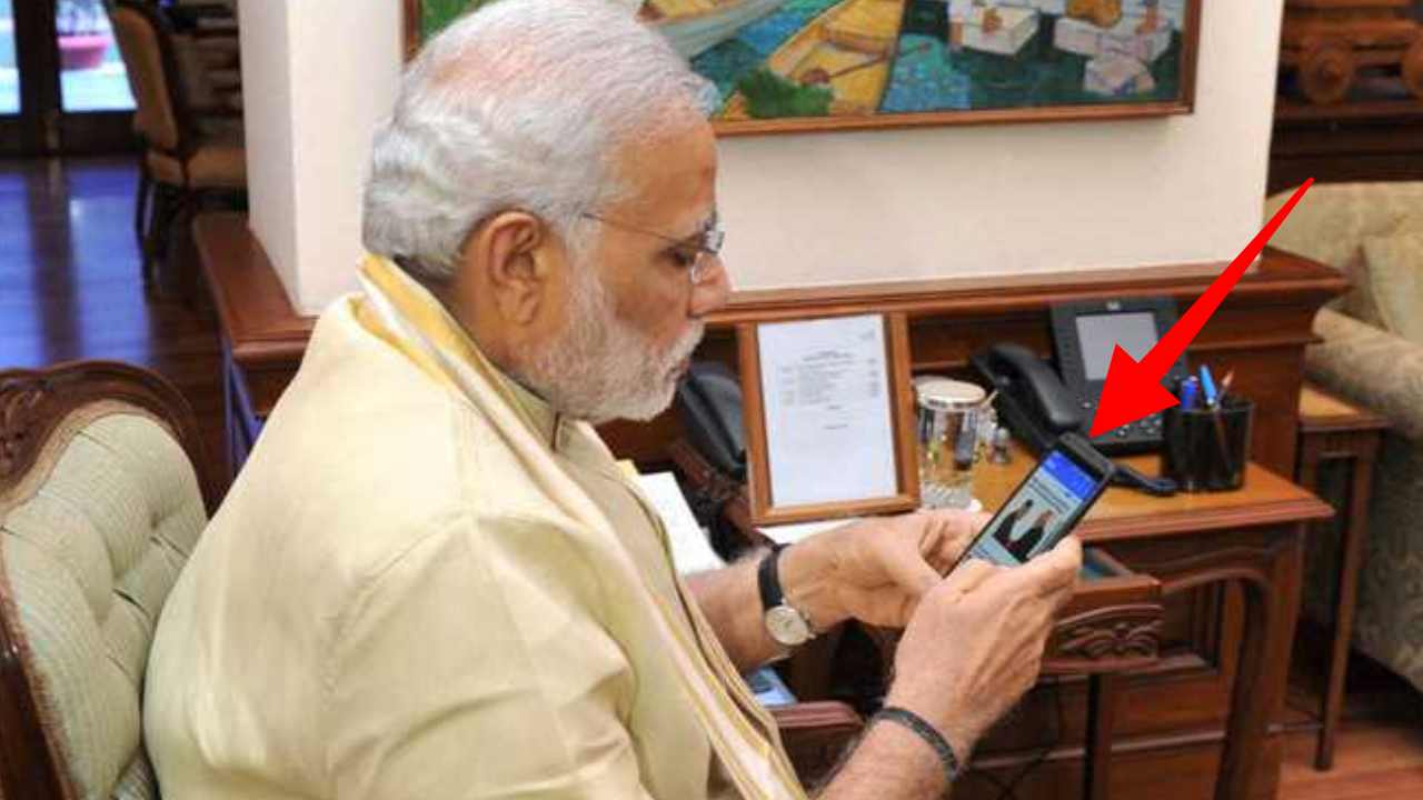 PM Modi Smartphone