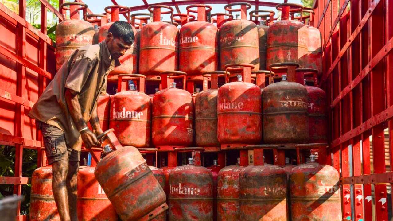 LPG Cylinder Price January 2026 centre says no change IND domestic LPG prices