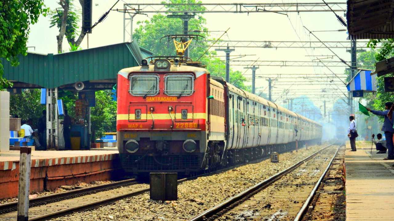Indian Railways punishment for pulling chain without emergency