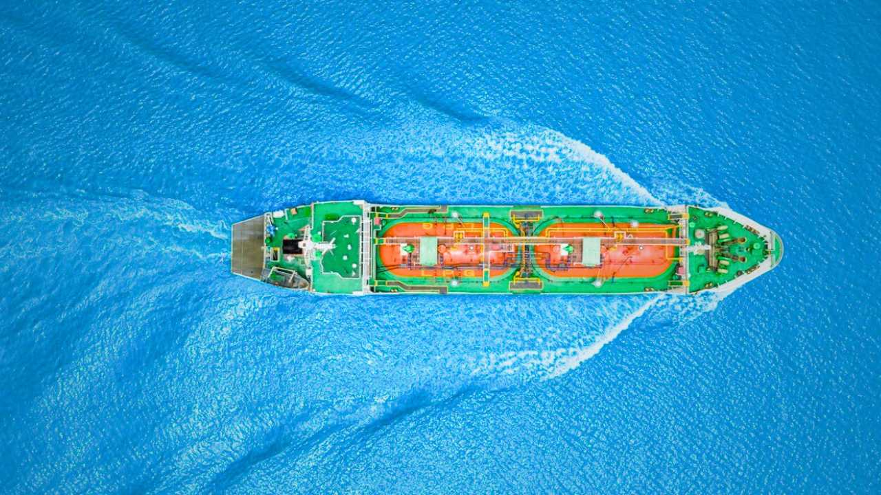 2 Indian tankers carrying LPG and cross Strait of Hormuz