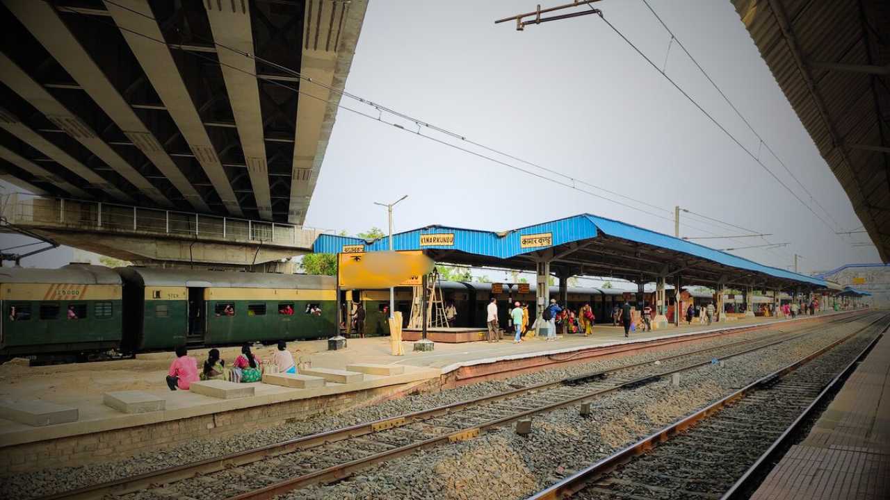 Indian Railways kamarKundu station is the bengals only Double-decker station